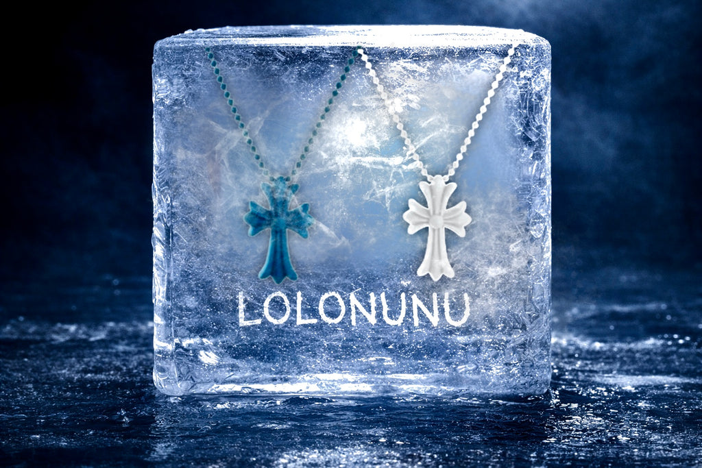 LOLO CROSS NECKLACE
